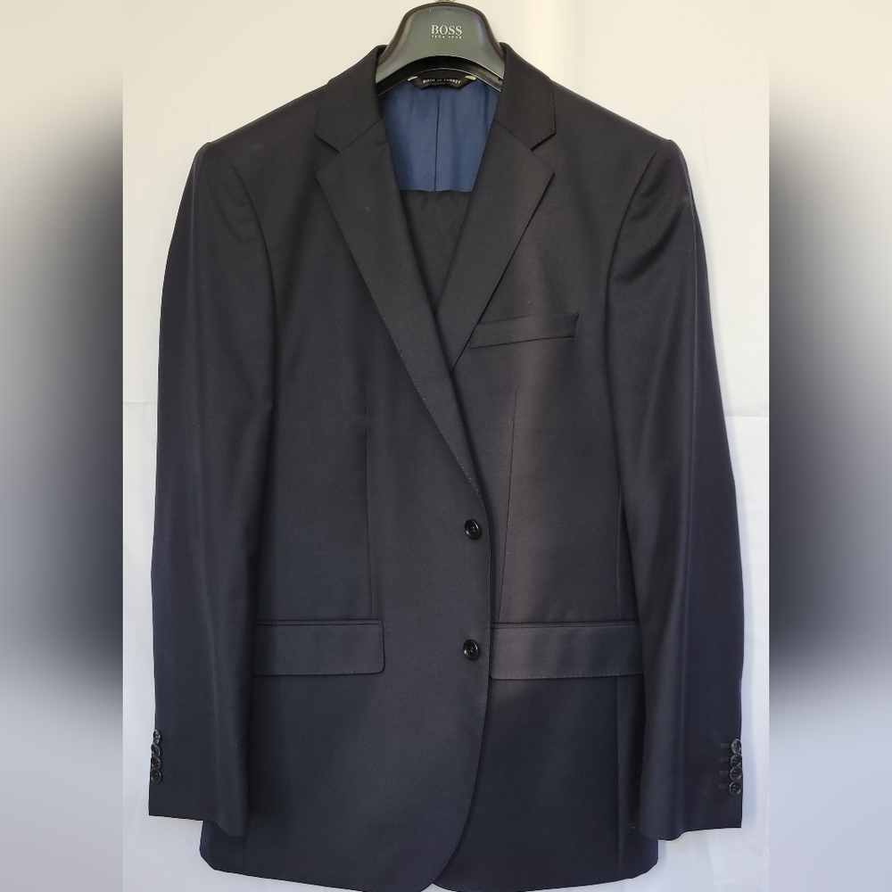 SARAR Men's Single Breast Suit Size 40R Wool Blend Navy Blue Excellent Condition